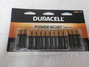 lot 33 image: 24 Duracell AAA Power Boost Batteri...