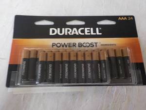 lot 34 image: 24 Duracell AAA Power Boost Batteri...