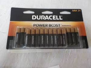 lot 35 image: 24 Duracell AAA Power Boost Batteri...
