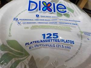 lot 36 image: Dixie 125 Paper Plates...