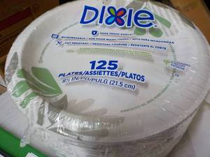 lot 37 image: Dixie 125 Paper Plates...