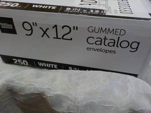 lot 46 image: 250 White 9 x 12 Gummed Catalog En...