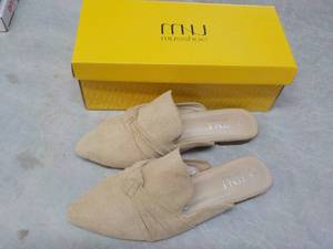 lot 134 image: Musshoe Sandals size W-7...