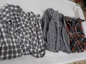 lot 180 image: 3 Mens Shirts size S and M...