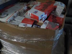 lot 219 image: Pallet Full of Carquest Filters...