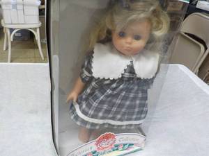lot 236 image: Victorian Rose Collection Doll 17 ...