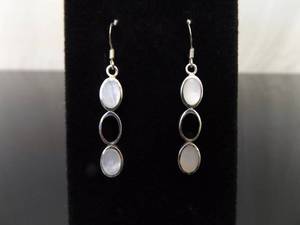 lot 89 image: .925 Sterling Silver Inlayed Mother of Pearl and Onyx Hook Earrings