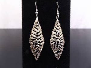 lot 98 image: .925 Sterling Silver Etched Leaf Dangle Hook Earrings