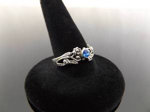 lot 53 image: .925 Sterling Silver Blue Crystal Flower Ring Size 7.5
