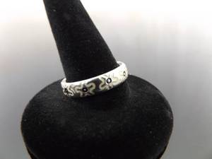 lot 80 image: .925 Sterling Silver Enamel Flower Band Ring Size 7