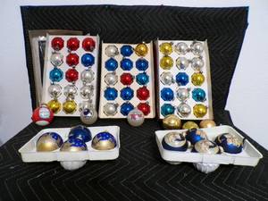 lot 8 image: Lot of 59 Christmas Tree Decorations - Glass Bulb Collection