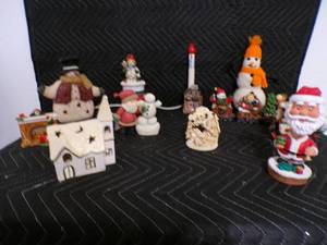 lot 12 image: Lot of 11 Tabletop Decorations
