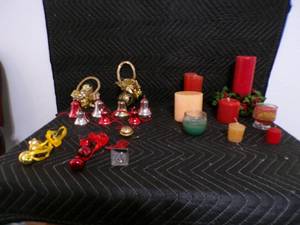 lot 13 image: Lot of 21 Bell Decorations