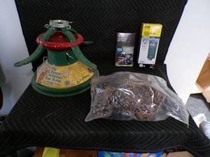 lot 21 image: Lot of 5 - Christmas Necessities