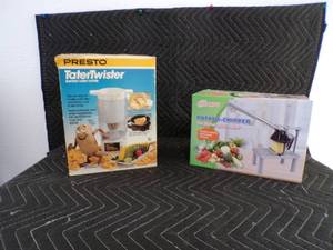 lot 25 image: Lot of 2 Potatoe Cutters