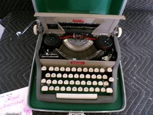 lot 40 image: Vintage Royal Aristrocrat Portable Typewriter
