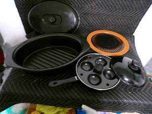 lot 43 image: Lot of 3- Roasting Pan, Stovetop Grill & Egg Poacher