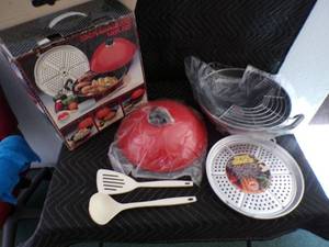lot 26 image: Brand New in the Box - Electric Wok Set Complete.