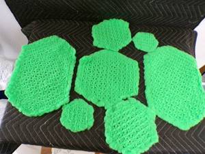 lot 81 image: Handmade Weaved Christmas Green Placements