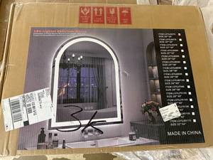 lot 16 image: 20 X 28 Led Bathroom Mirror