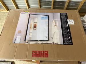 lot 17 image: 48 X 32 Led Bathroom Mirror