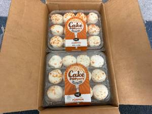 lot 137 image: 12 Packs Of Cake Poppers - Pumpkin