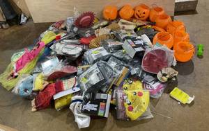 lot 218 image: LOT OF MISCELLANEOUS Halloween Costumes