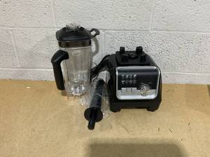 lot 297 image: Blender 100v-120v Black