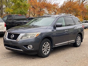 lot 10 image: 2014 NISSAN PATHFINDER SL No Accidents (NO RESERVE)