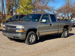 lot 16 image: 2000 CHEVROLET SILVERADO 1500 LS 4x4  No Accidents (NO RESERVE)