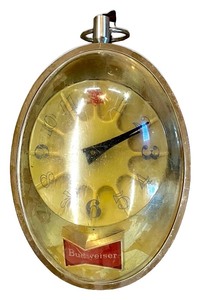 lot 1 image: Vintage Budweiser 3D Hanging Rotating Wall Clock