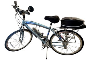 lot 4 image: Schwinn Broadway Hybrid Bike with Rear Rack and Accessories