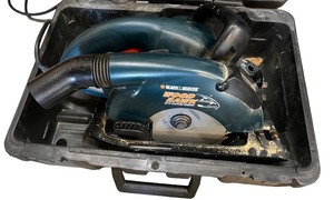 lot 61 image: Black & Decker Wood Hawk Circular Saw with Case