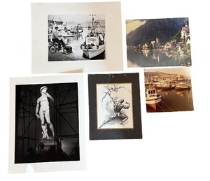 lot 125 image: Collection of 5 Art and Travel Prints and Photographs