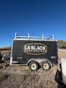 lot 26 image: 2007 Haulmark Enclosed Trailer