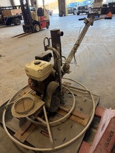 lot 113 image: Bartell Terex B446 46 inch diameter power trowel