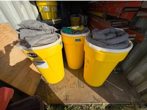 lot 191 image: Uline Universal spill kit S-17301, barrels do not contain complete sets