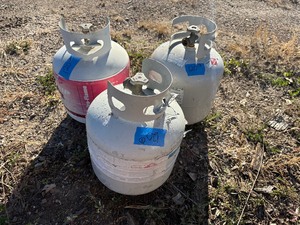 lot 120 image: (3) LP Tanks