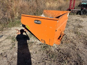 lot 122 image: McCullough Self-dumping Hopper 26077, 2.5 yards, weight capacity approx 6,000 LB.