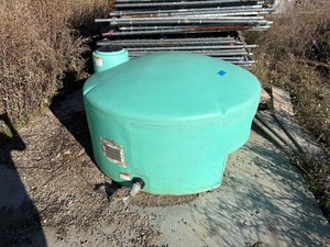 lot 102 image: Green 300 gallon liquid storage tank