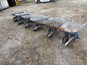 lot 197 image: (6) wheelbarrows