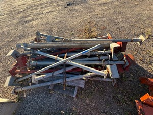 lot 148 image: (2 pallets) Scaffold Screw Jacks and U-Jacks