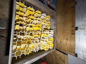 lot 175 image: Bin of approx 90 construction safety boots