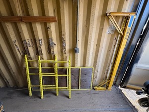 lot 180 image: 1 complete set of scaffolding