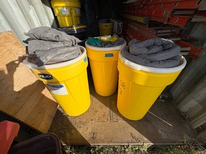lot 190 image: Uline Universal spill kit S-17301, barrels do not contain complete sets