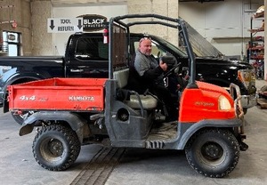 lot 8 image: 2007 Kubota RTV900 4x4 HOURS1826.