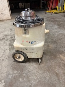 lot 185 image: Crusader wetdry vac no attachments M1050