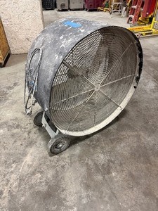 lot 189 image: Schaefer Tough Brand Industrial 36 Barrel Fan, Model VKM3R. B-O