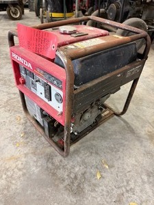 lot 107 image: Honda EB3000c Portable Generator (bad circuit)