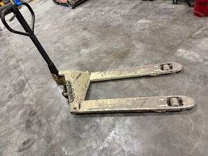 lot 228 image: Crown Pallet Jack